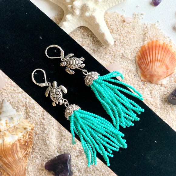 🎉HP🎉🌴🐚 Beaded Tassel Earrings - Picture 1 of 7